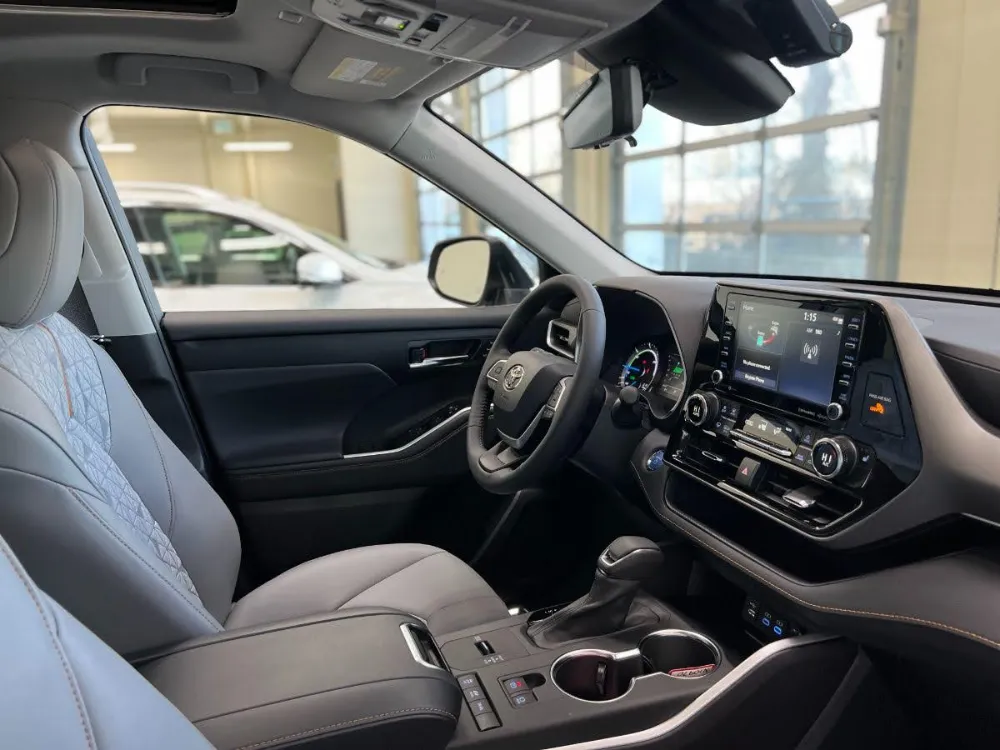2022 Highlander Hybrid Bronze Edition Cement Colour 7 2022 Highlander Hybrid Bronze Edition Cement Colour 7